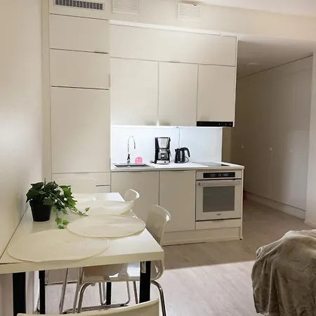 Super Cozy Only Steps From Metro & Redi! Self Check-in! *