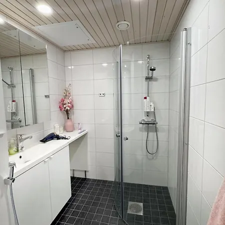 Super Cozy Only Steps From Metro & Redi! Self Check-in! * Helsinki
