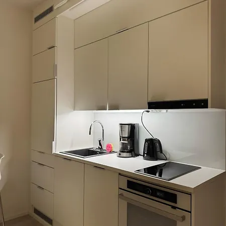 Super Cozy Only Steps From Metro & Redi! Self Check-in! Apartment *