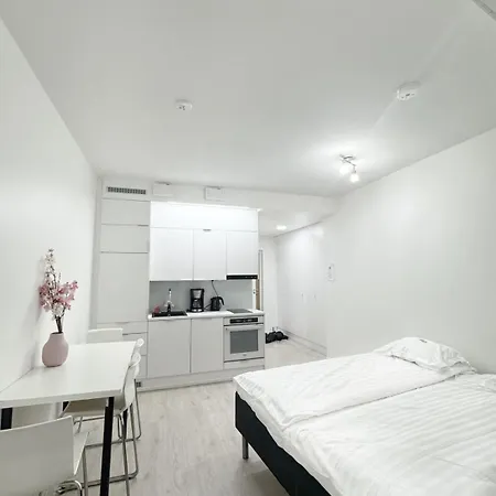 Super Cozy Only Steps From Metro & Redi! Self Check-in!