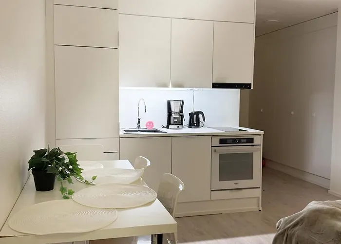 Super Cozy Only Steps From Metro & Redi! Self Check-in! *