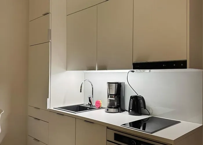 Super Cozy Only Steps From Metro & Redi! Self Check-in! Apartment *