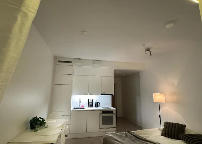 Apartment Super Cozy Only Steps From Metro & Redi! Self Check-in! Helsinki