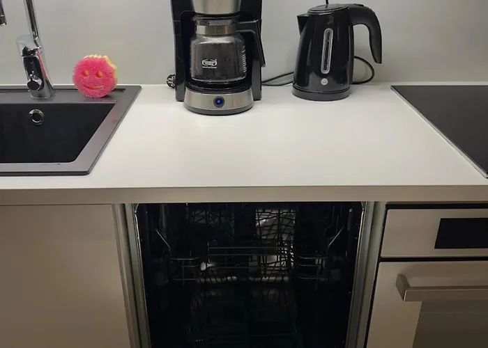 Apartment Super Cozy Only Steps From Metro & Redi! Self Check-in! Helsinki