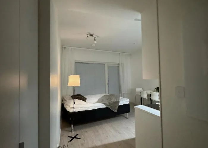 Super Cozy Only Steps From Metro & Redi! Self Check-in! *