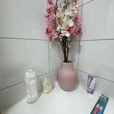 Apartment Super Cozy Only Steps From Metro & Redi! Self Check-in! Helsinki